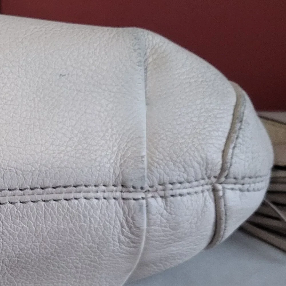 VINTAGE MICHAEL KORS PEBBLED CREAM LEATHER SHOULDER BAG